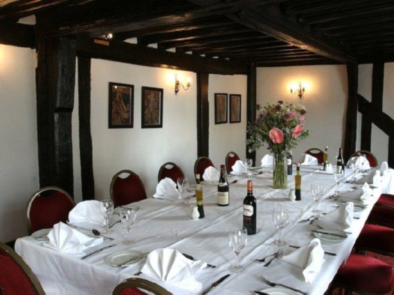 Brook Red Lion Hotel Colchester Bagian luar foto