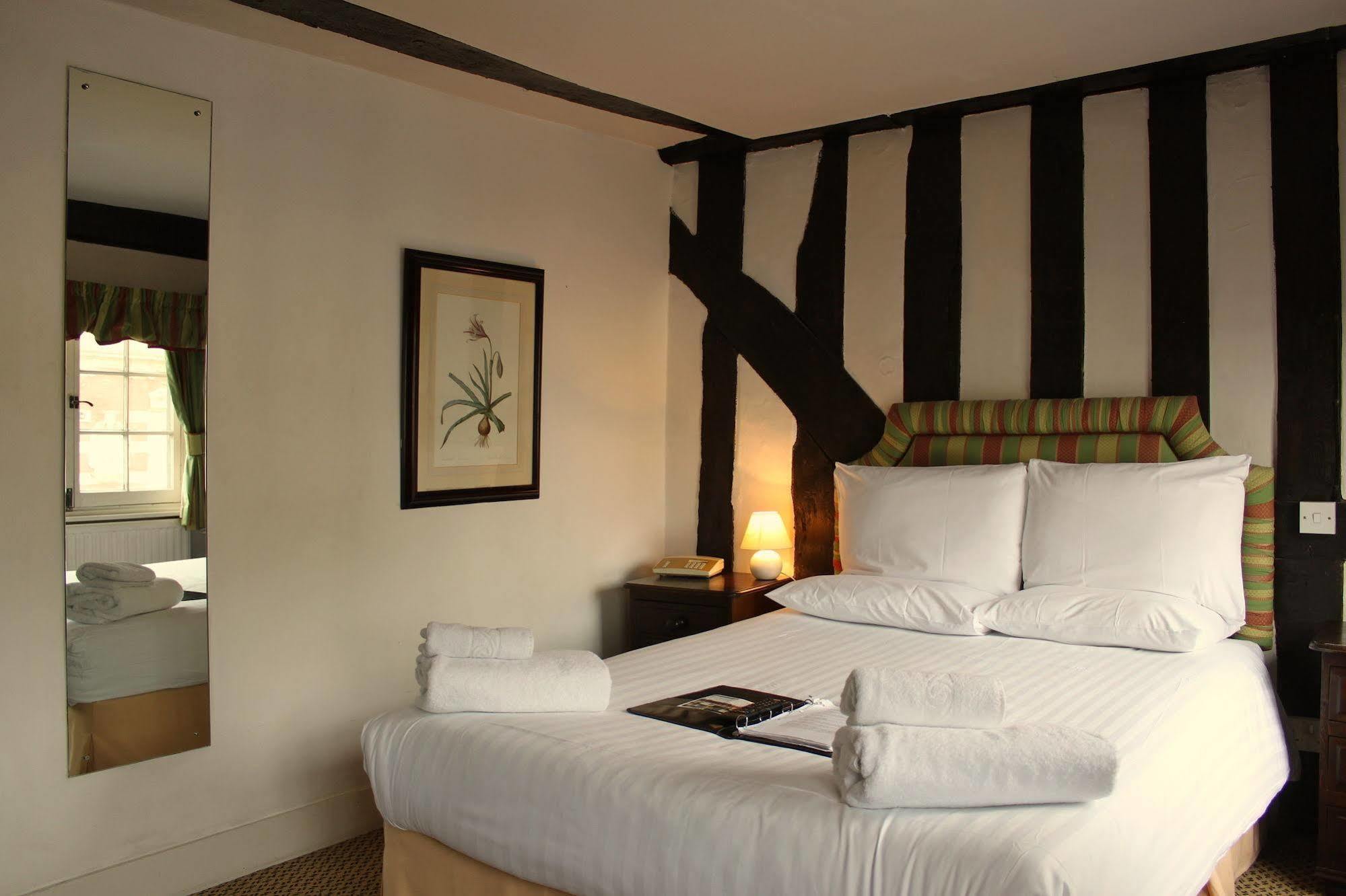 Brook Red Lion Hotel Colchester Bagian luar foto