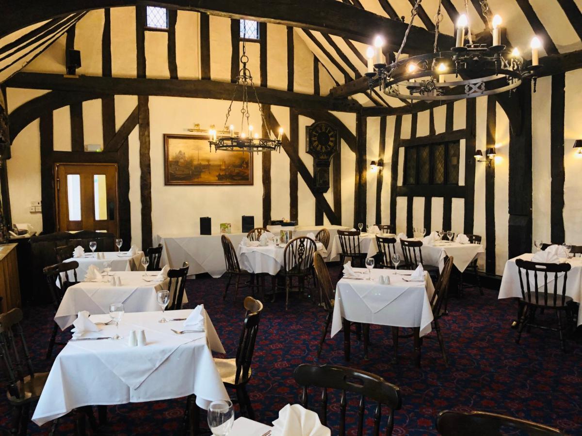 Brook Red Lion Hotel Colchester Bagian luar foto